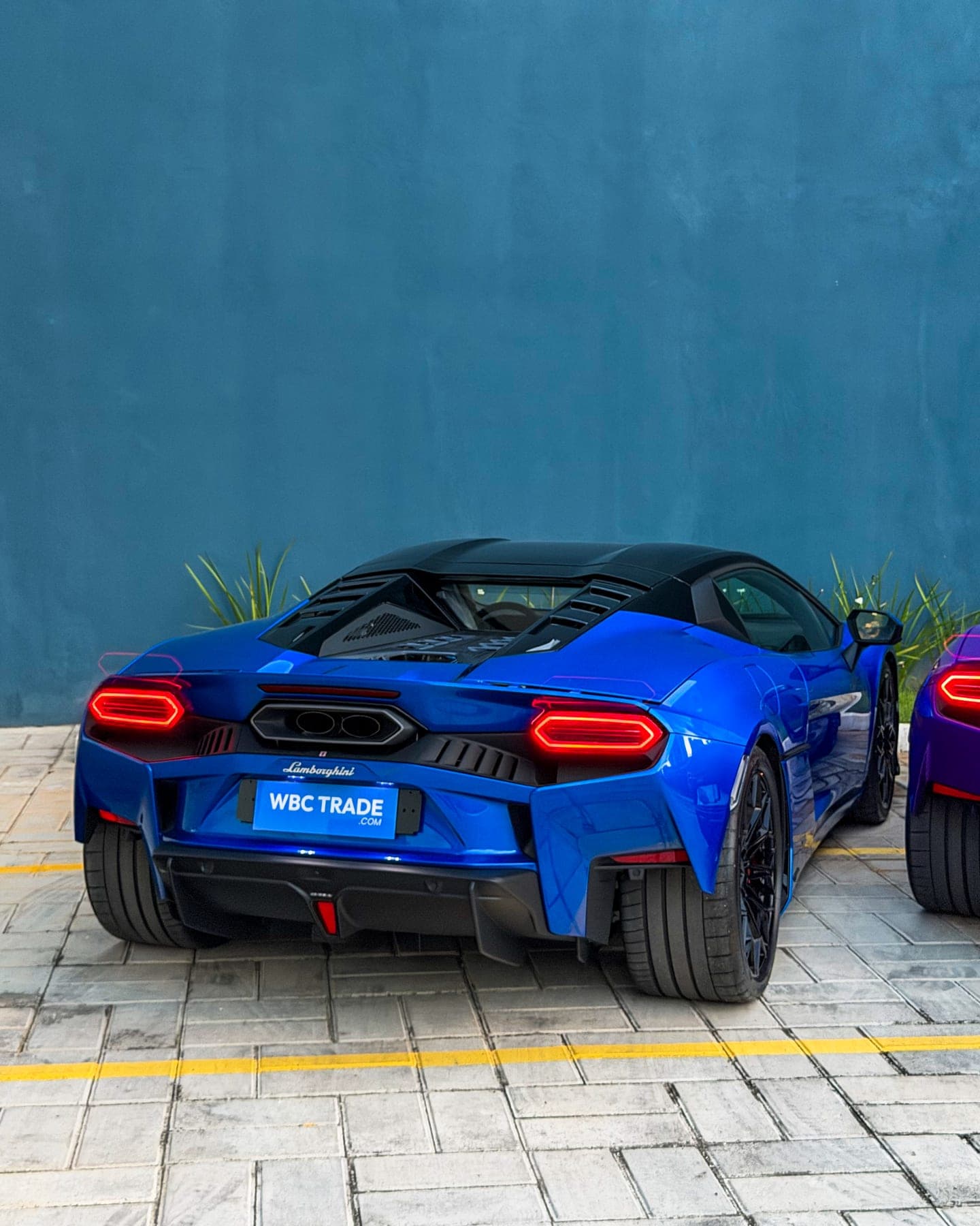 Lamborghini Temerario Blu Nethunus vista de traseira