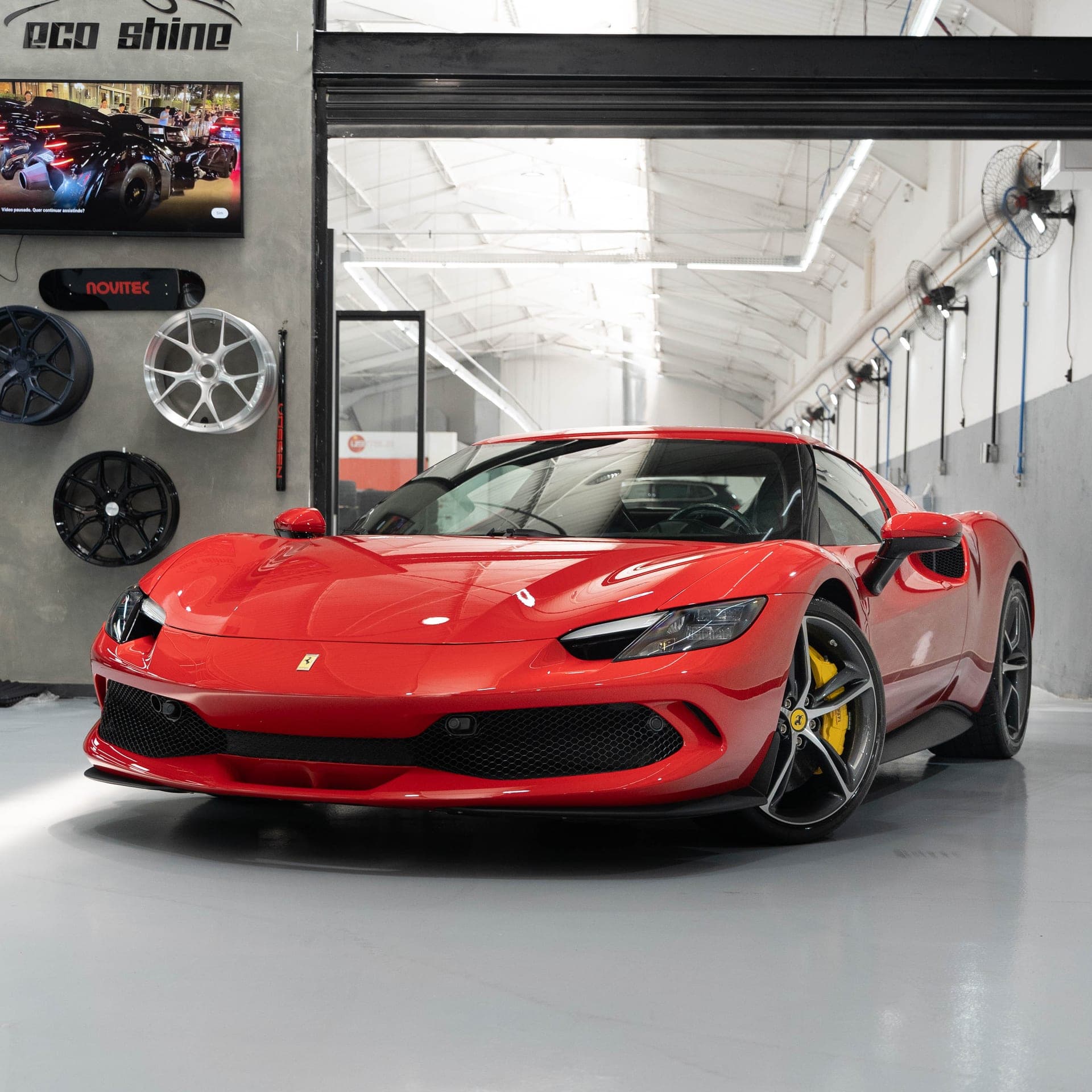 Ferrari 296 GTB - Foto 1